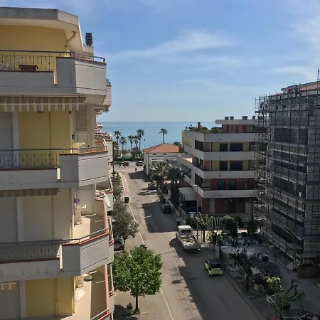 Vista Mare Con E Piscina Appartement *