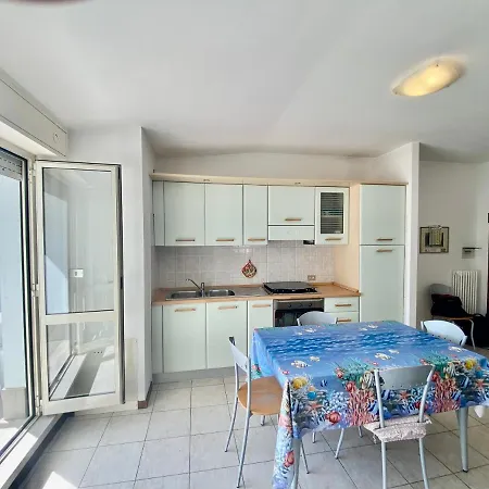 Vista Mare Con E Piscina