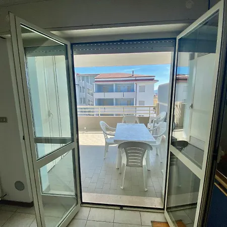 Vista Mare Con E Piscina