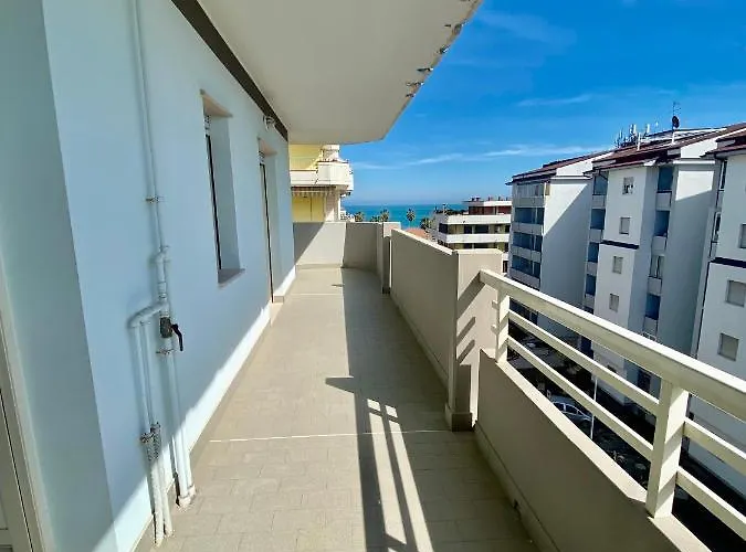 Vista Mare Con E Piscina Apartment