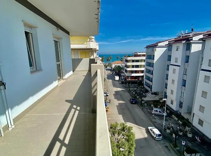 Vista Mare Con E Piscina *