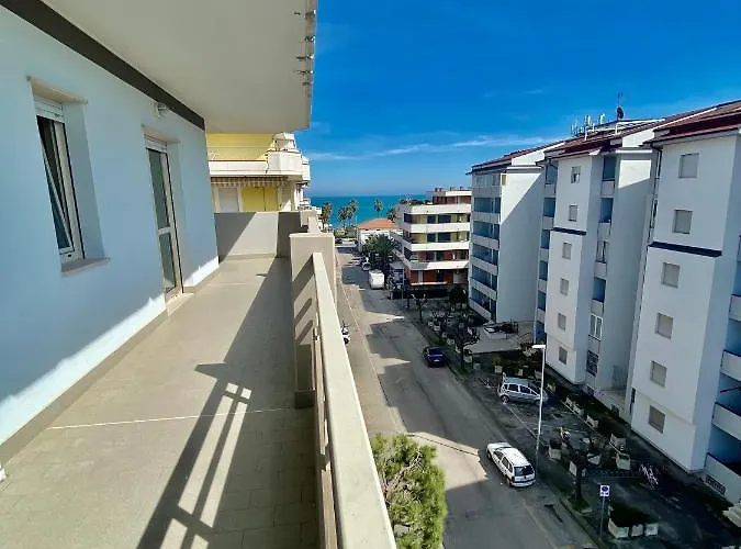 Vista Mare Con E Piscina